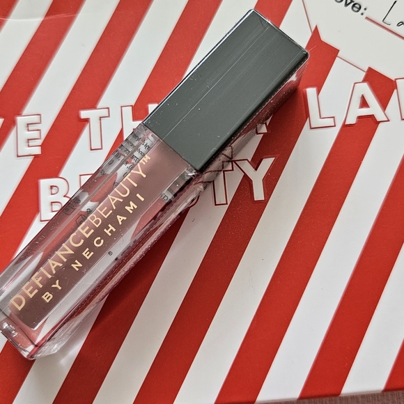 GIVE THEM LALA BEAUTY LIP SET NIB - Picture 6 of 7